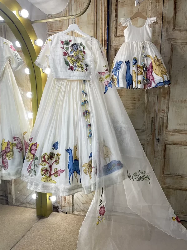 Mom & Daughter White Kalamkari1